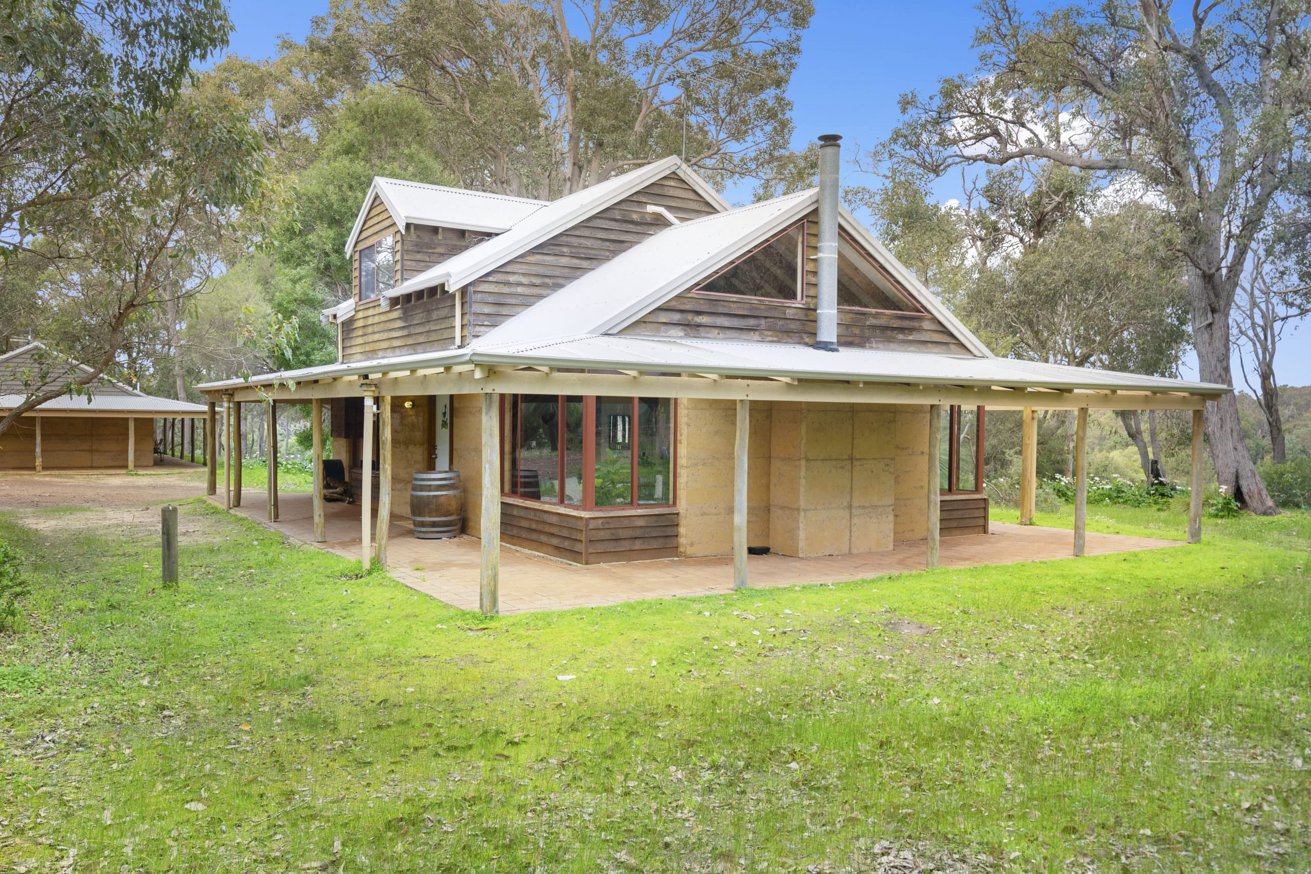 Kookaburra pet friendly accommodation in south west